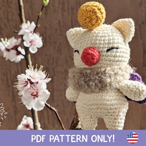 Può includere: Schema all'uncinetto per un personaggio amigurumi bianco, giallo e rosso con un mantello viola. Il personaggio ha una testa rotonda gialla con un naso rosso e occhi neri. Lo schema è disponibile per il download in PDF.