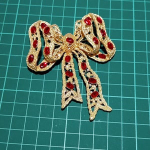 Red Crystal Gold Bow Brooch: Vintage Style Party Jewelry