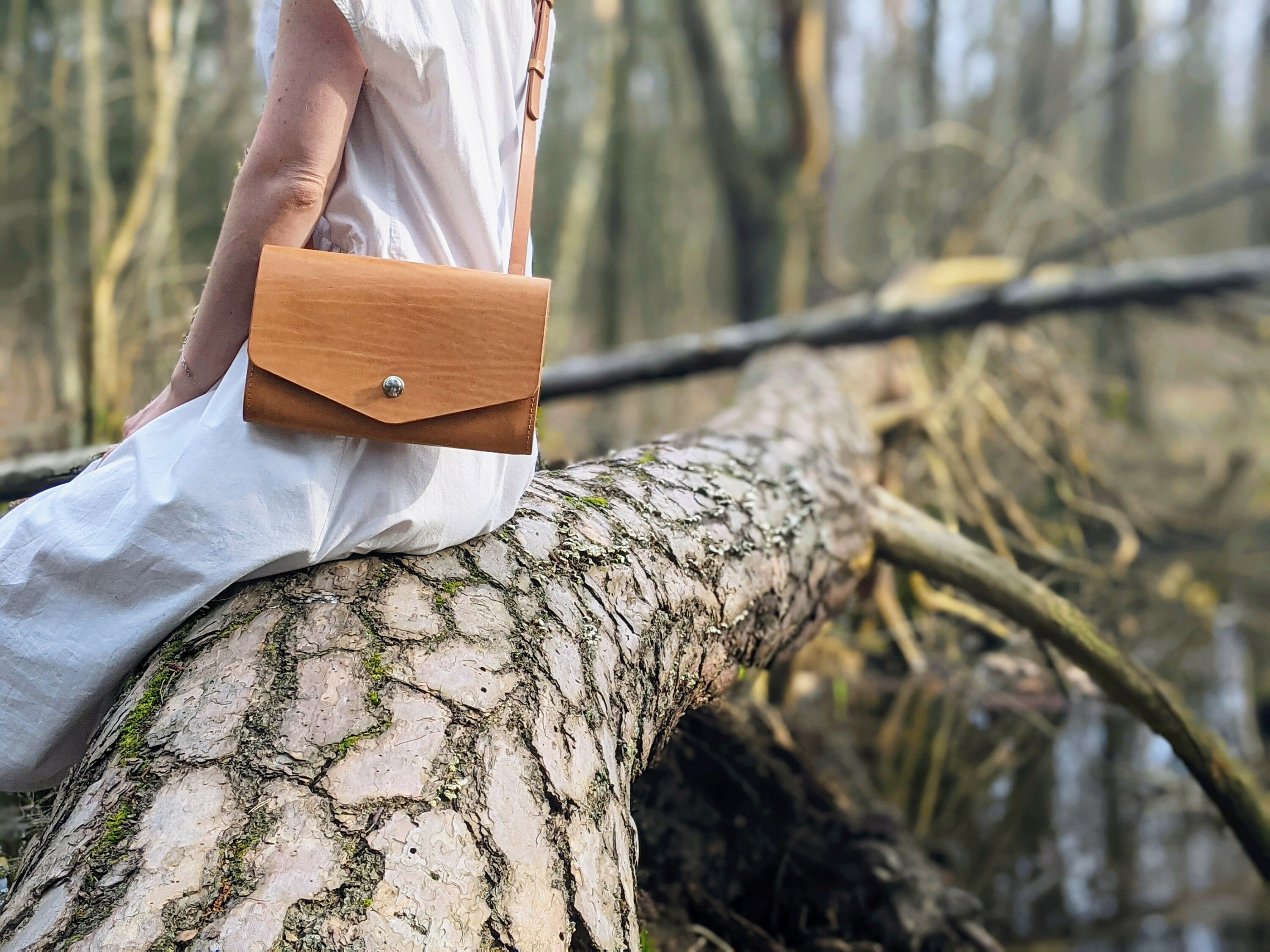 Aria - Crosswoven Leather Shoulder Bag – Dual Compartment