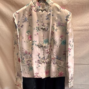 Vintage 1960s Chinese Satin Lounge Set | Floral Silk Pyjama Suit | Frog Button Jacket & Trousers | UK 8–10