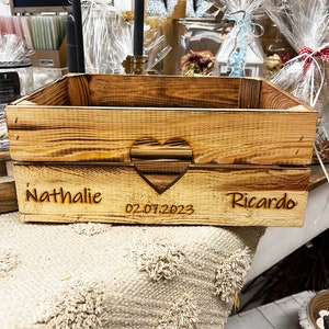 personalisierte Holzkiste mit Wunschtext - Gravierte Erinnerungskiste Geschenk