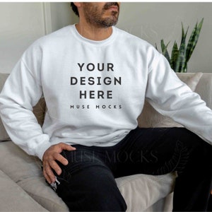 Gildan 18000 Mockup Gildan Mockup Mann in Weiß Gildan Sweatshirt Mockup Mann Weiß Hoodie Mockup Modell Mockup Gildan Mockups Mock ups