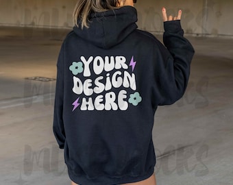 Gildan 18500 Mockup Czarny 18500 Gildan Mockup Bluza z kapturem Mockup Model Mockup Oversized Tył bluzy z kapturem makieta Gildan Mockups makiety Modne makiety