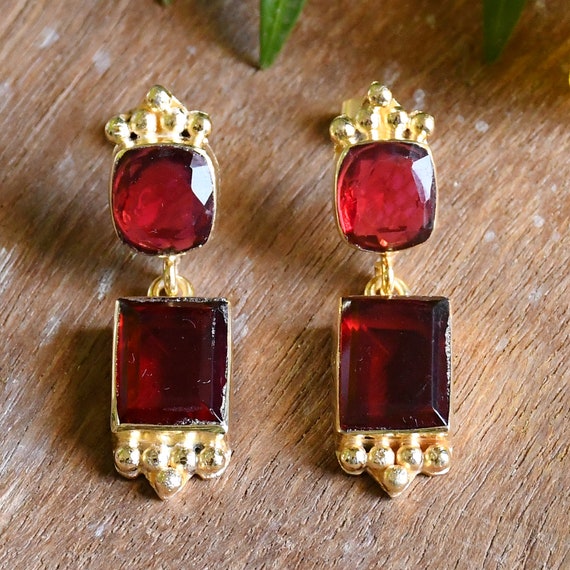 Details more than 249 garnet crystal earrings latest