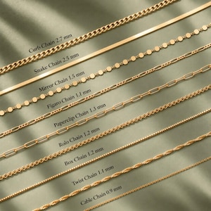 May include: A collection of gold-toned metal chains labeled with their specific types and widths: Curb Chain 2.7 mm, Snake Chain 2.5 mm, Mirror Chain 1.5 mm, Figaro Chain 1.1 mm, Paperclip Chain 1.3 mm, Rolo Chain 1.2 mm, Box Chain 1.2 mm, Twist Chain 1.1 mm, and Cable Chain 0.9 mm.