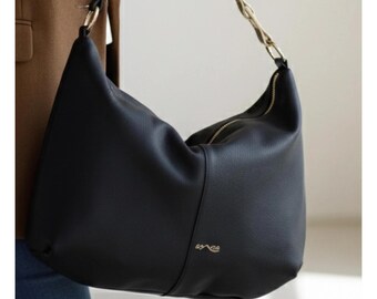 Bolsa de couro italiano, modelo hobo feito à mão em pele de bezerro, bolsa de ombro desestruturada, bolsa feminina minimalista.
