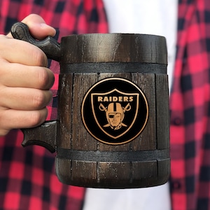 アメリカンフットボールチームのビールジョッキ 彼へのパーソナライズされたギフト 木製ビールジョッキ スポーツギフト 木製ジョッキ ビールジョッキ 夫へのギフト お父さんへのギフト