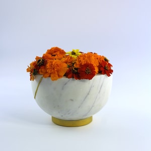 marble pedestal bowl with gold pattern. 6&#39;&#39; diameter x 4&#39;&#39; high