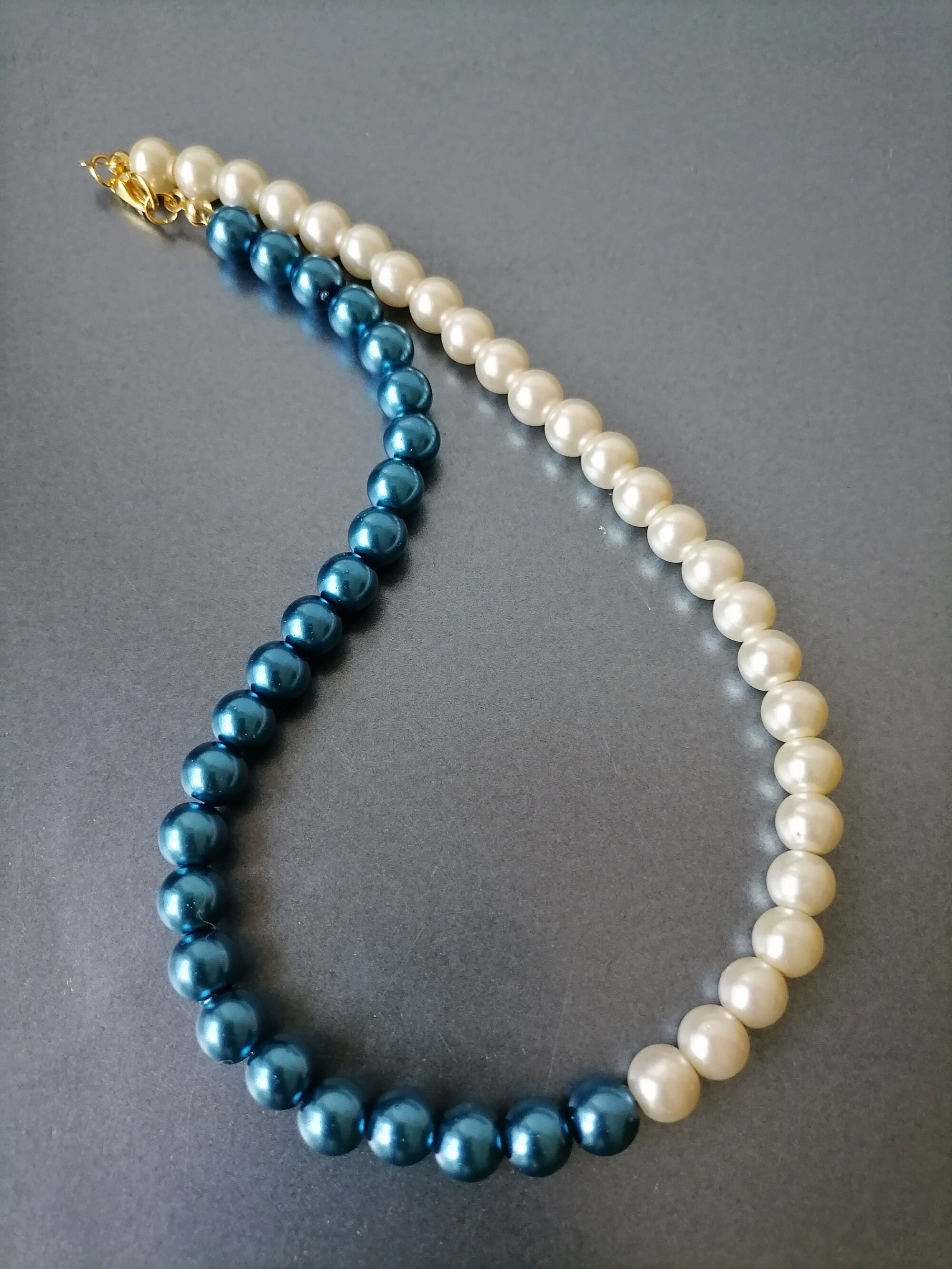 Blue and white pearl necklace deals