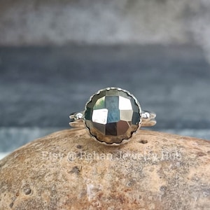 Anillo de plata de ley 925 con piedra preciosa de pirita dorada natural, anillo unisex de moda hecho a mano con forma redonda, anillo dedicado, anillo unisex delicado
