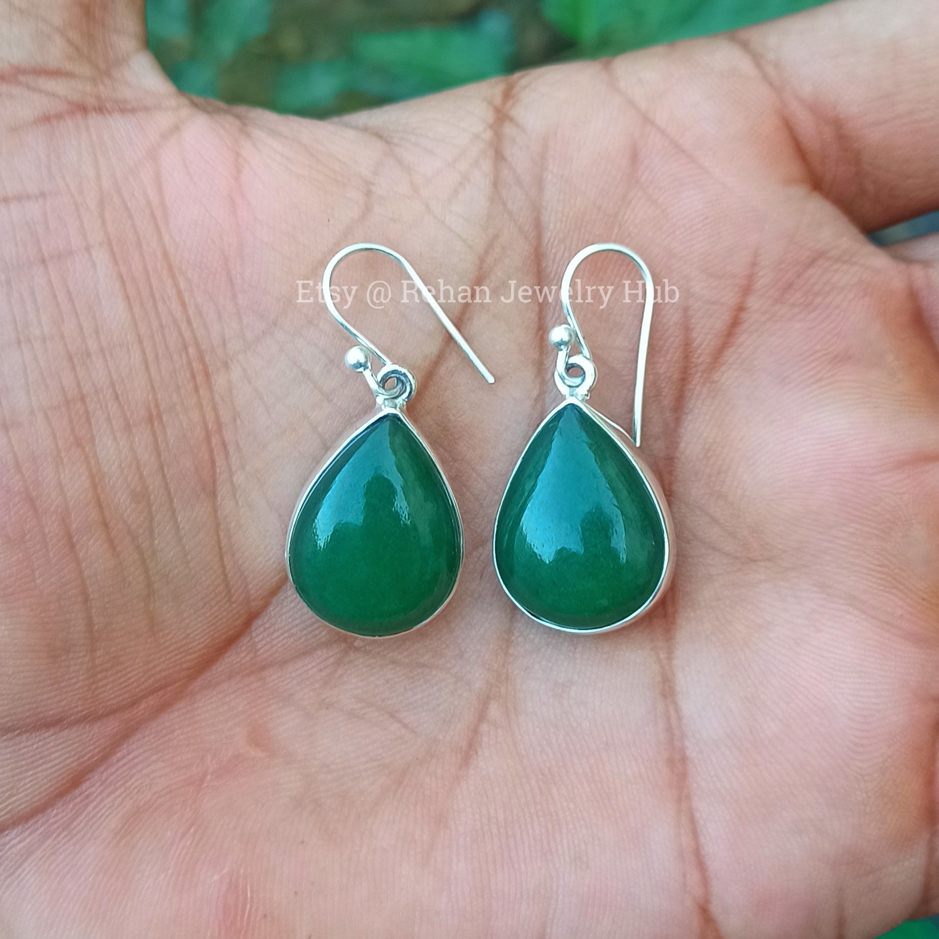 Orecchini a goccia in giada verde: pietra a pera in argento sterling