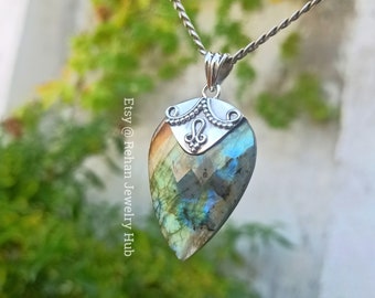 Natural Unique Fire Labradorite Designer Pendant, 925 Sterling Silver Pendant, February Birthstone,Labradorite Big Stone Pendant Lovely Gift