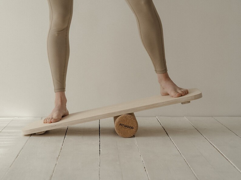 ALAVA Wooden Balance Board With Natural Cork Roller Scandinavian Design Gym / Workout / Indoor Playground zdjęcie 1