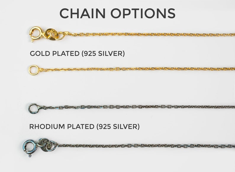 K&ouml;nnte beinhalten: Vier Kettenoptionen f&uuml;r eine Halskette. Die oberste Kette ist vergoldet 925 Silber. Die zweite Kette ist vergoldet 925 Silber. Die dritte Kette ist rhodiniert 925 Silber. Die unterste Kette ist rhodiniert 925 Silber.