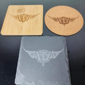Juego de 4 posavasos inspirados en la montaña rusa Phantasialand Fly, de bambú, pizarra y corcho, para regalo.
