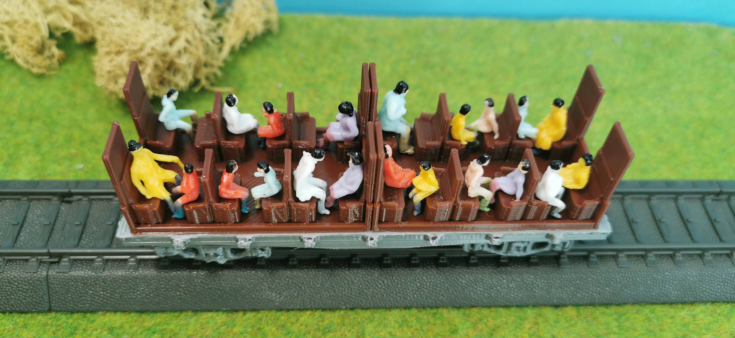 50 H0 1:87 zittende geschilderde figuren – ideaal voor de uitrusting van wagons, treinen, tribunes en nog veel meer. NIEUWE modelbouwaccessoires – verzonden vanuit Duitsland. - België