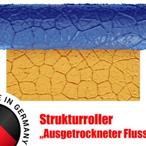 Peut inclure: Un rouleau texturé bleu pour créer un effet de lit de rivière craquelé et sec sur les murs. Le rouleau est fabriqué en Allemagne et est étiqueté "Strukturroller "Ausgetrockneter Fluss"*ohne Sand / Knete".