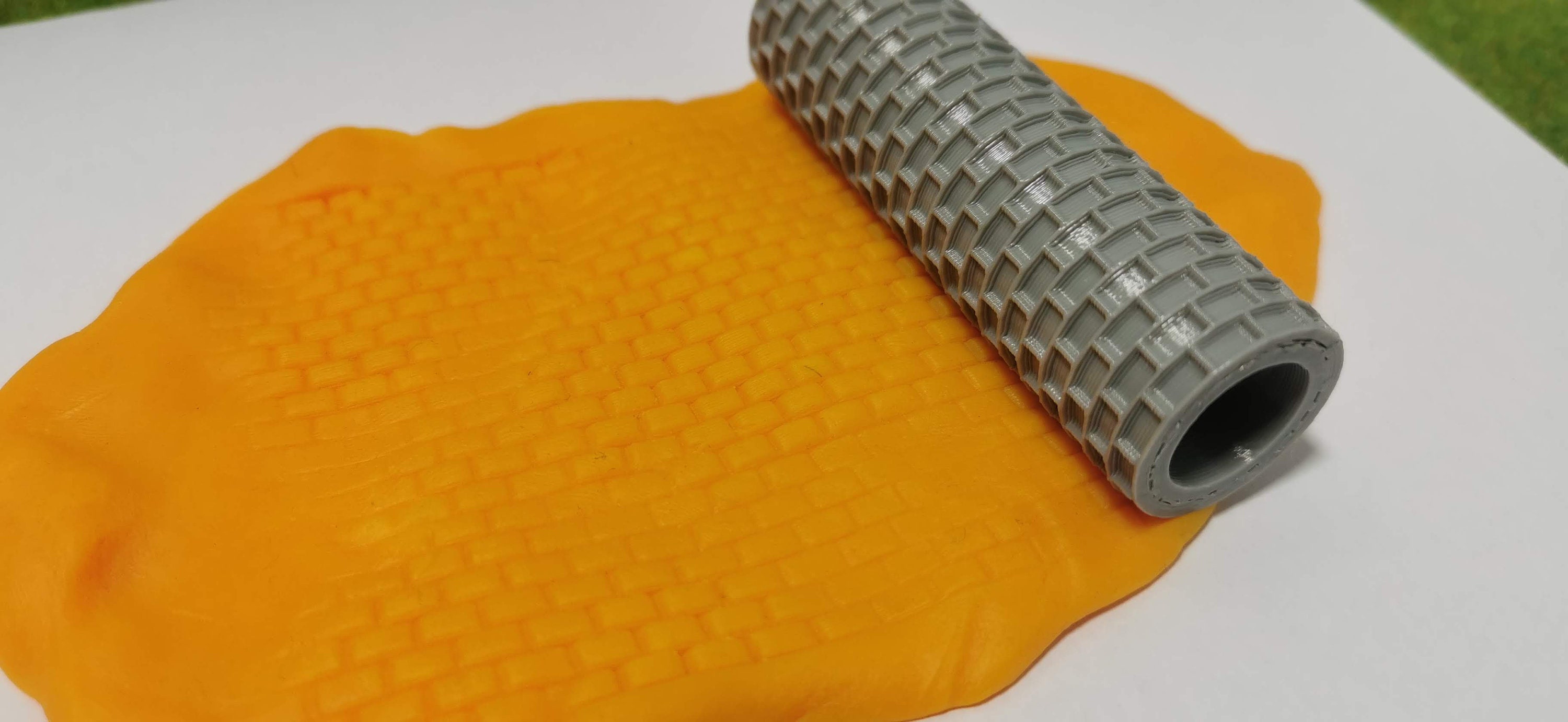 Rullo Strutturale In PLA Stampato 3D Per Modellismo: Texture Per Polistirolo XPS, Argilla E Das – Ideale Per Creare Terreni Realistici Per Wargaming (modello Mattonelle, 28 E 32 Mm) - 2
