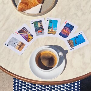 パリの54枚のカードゲーム