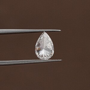Pear Cut Lab Grown Loose Diamond / Eco Friendly Diamond For Customized Wedding Jewelry / Conflict Free Solitaire Diamond For Engagement Gift
