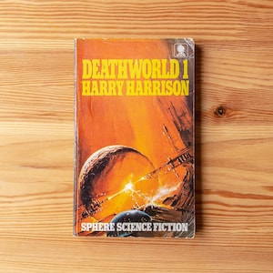 Deathworld 1 - Harry Harrison - Sphere Science Fiction Książka w miękkiej oprawie