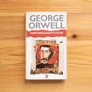 Nineteen Eighty Four - George Orwell - Penguin Books Paperback