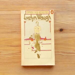 Officers and Gentleman - Evelyn Waugh - Penguin Classics Paperback Books