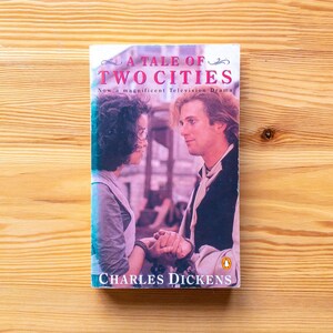 A Tale of Two Cities - Charles Dickens - Penguin Classics Paperback