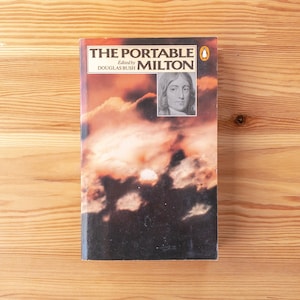 Przenośny Milton - Douglas Bush - Penguin Books Miękka oprawa