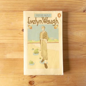 Men at Arms - Evelyn Waugh - Penguin Classics Paperback Books