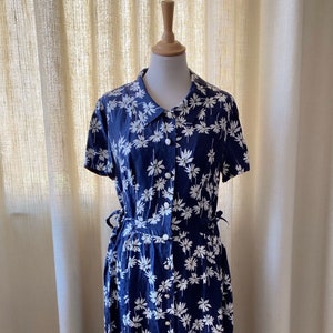 Vintage 50s 60s dress in blue silk white flowers // Vintage dress 50s 60s in blue silk white flowers