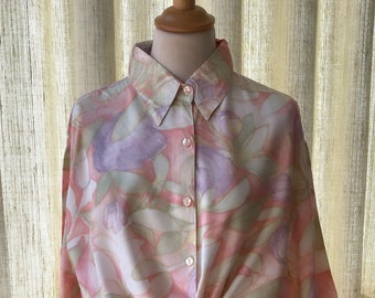 Vintage viscose short sleeves pink floral shirt // oversized short sleeve vintage shirt