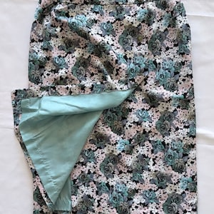 Vintage silk blend wrap skirt with flowers &gt;&gt;&gt; Vintage silk blend knee length skirt flower print
