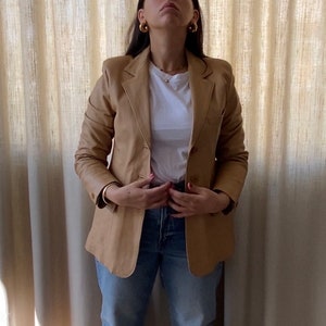 Vintage from 70’s real leather toffee color blazer jacket >>> Women's jacket blazer from the 70s vintage in real leather caramel color