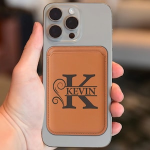 Tarjetero magnético de cuero personalizado, funda con monograma grabado con láser personalizado para iPhone 15, 14, 13, 12, 11 Pro, Max, Mini, billetera para tarjetas MagSafe