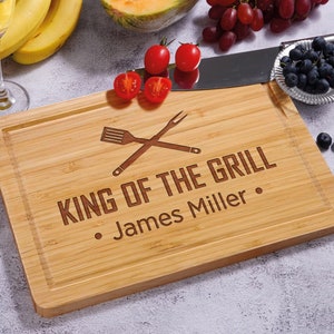 King of the Grill Cutting Board for Dad Griller, Personalized Father&#39;s Day Gift for Him, BBQ Gift for Men&#39;s Birthday, Grilling Gift for Men