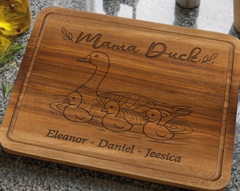 Personalized Mama Duck Cutting Board, Custom Kids Names Engraved Wood Board, Mother’s Day Gift for Mom Grandma