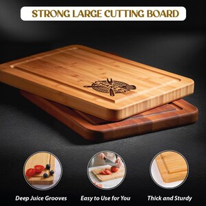 Puede incluir: Dos tablas de cortar rectangulares de madera, una clara y otra oscura, apiladas una encima de la otra. La tabla superior tiene una ranura para el jugo y un logotipo que dice "CHARLES". El texto "STRONG LARGE CUTTING BOARD" est&aacute; en la parte superior.
