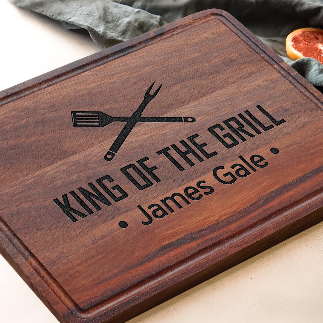 King of the Grill Cutting Board for Dad Griller, Personalized Father's Day Gift for Him, BBQ Gift for Men's Birthday, Grilling Gift for Men