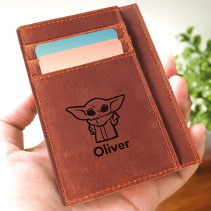 Cartera de cuero delgada personalizada para hombre, regalo perfecto de cumpleaños, Navidad o Día del Padre para novio, esposo o papá, regalo para fan de Star Wars.