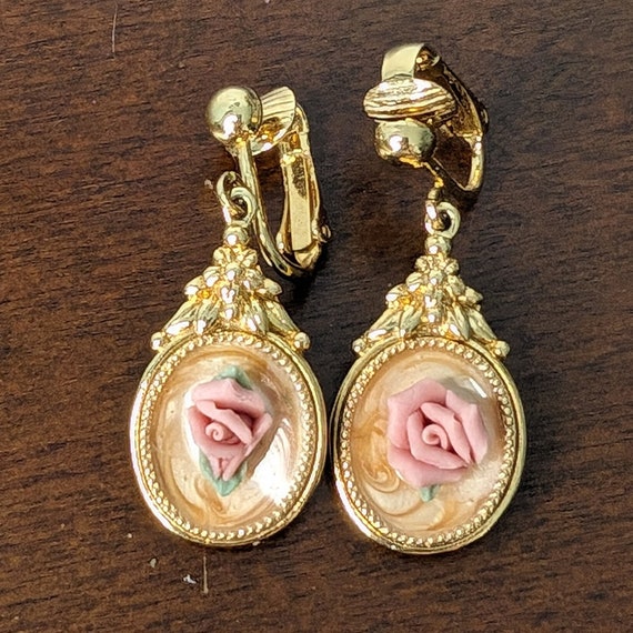 Vintage Avon Victorian Rose Clip on Earrings