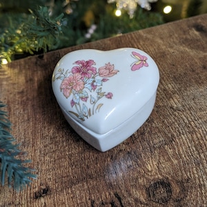 Takahashi Hope Porcelain Heart Trinket Box