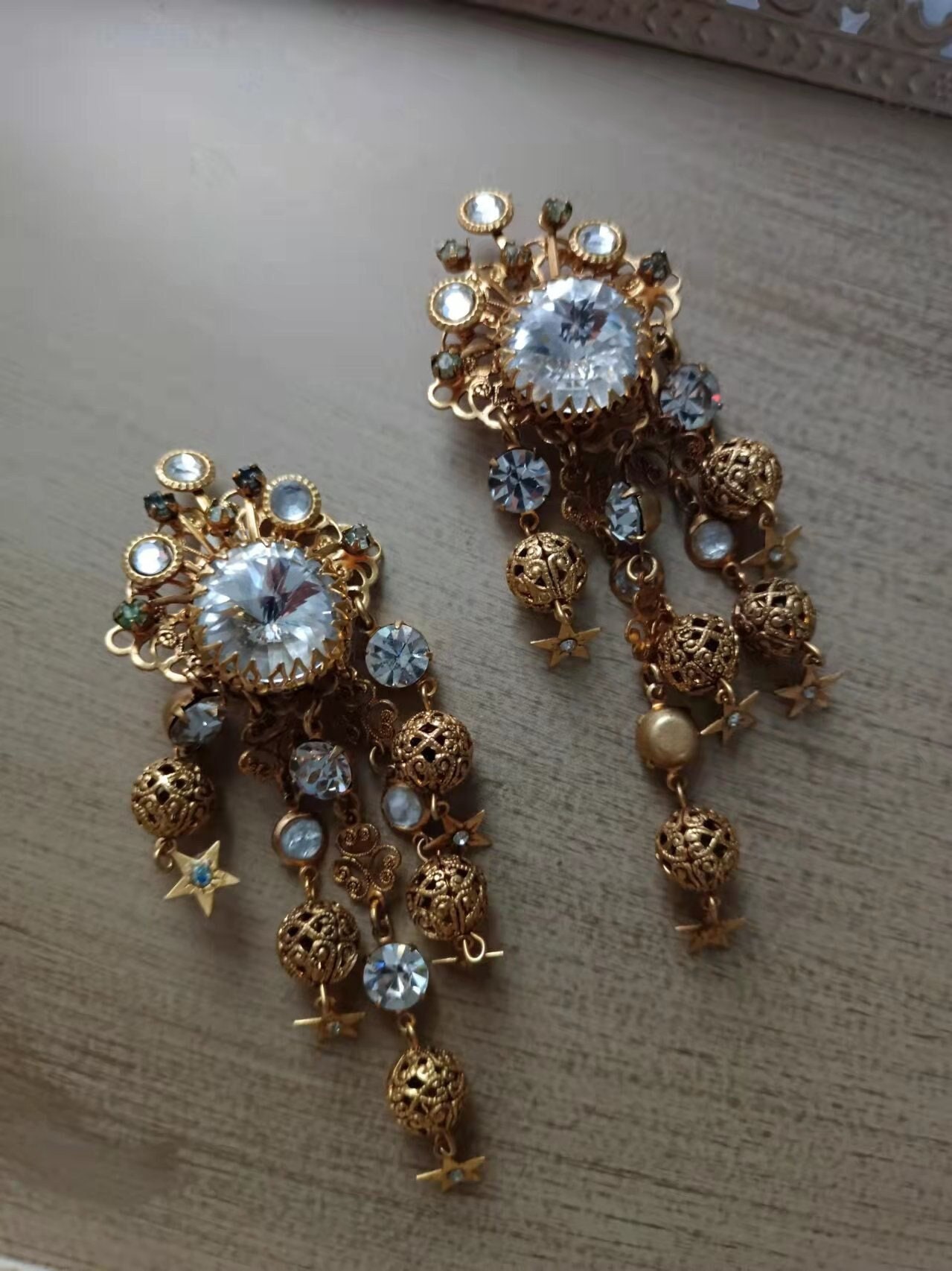 Askew London 刻印　高品質　ヴィンテージ　ハチ　ピアス Askew London 刻印 高品質 ヴィンテージ ハチ ピアス VINTAGE