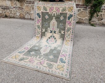 3x5 Oushak Rug: Handwoven Up Cycled Wool, Green Beige Medallion