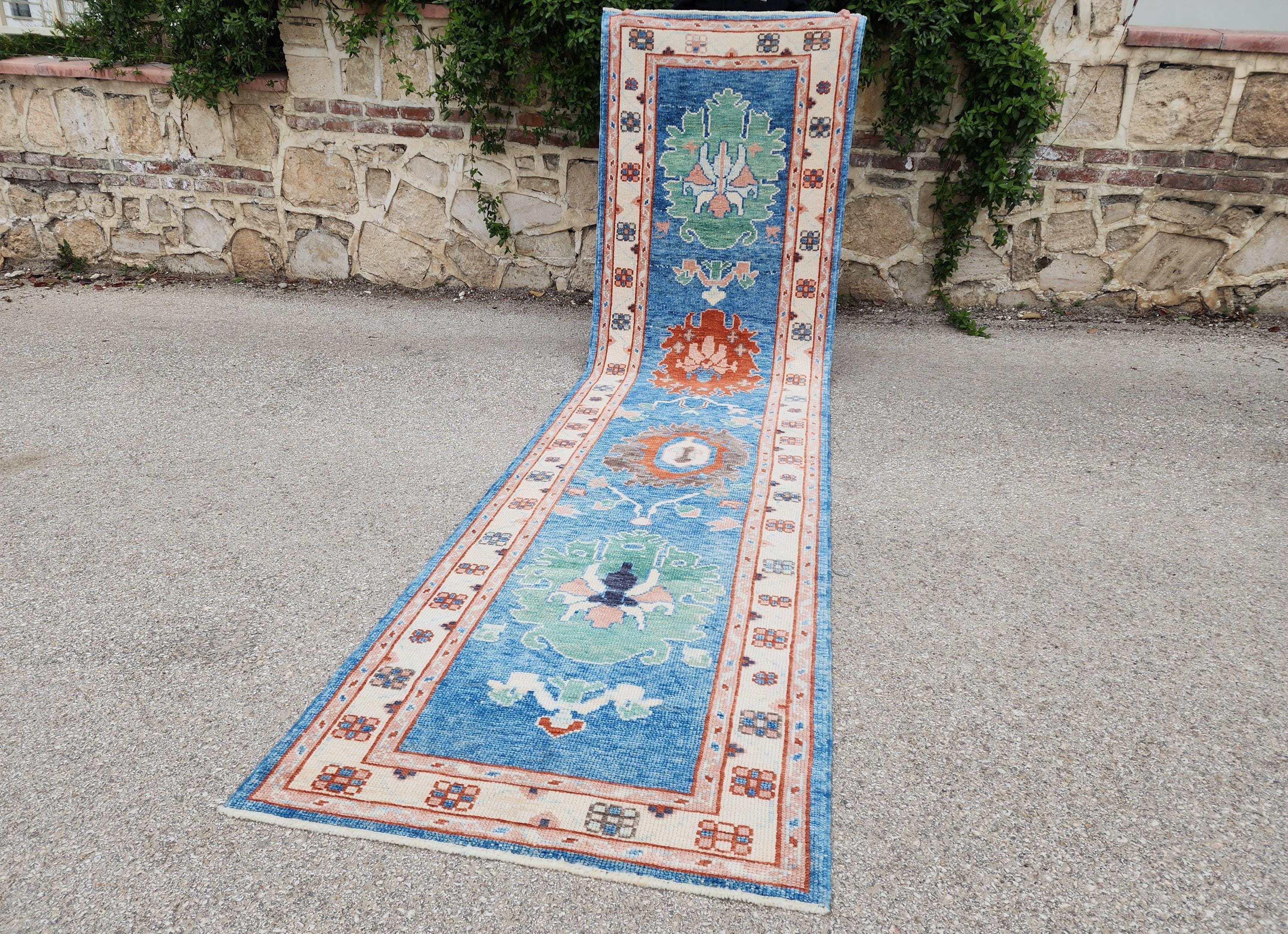 手織りのウシャックウールランナーラグ：3x12 ブルー＆グリーンの