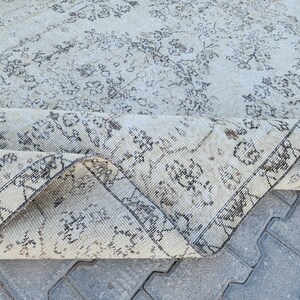 5x9 Vintage Turkish Rug: Handwoven Wool, Neutral Oriental Design