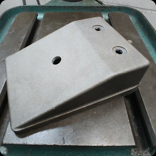 Rangemaster Fuzzbug ‘Fuzz Case’ Enclosure – Drilled with Circuit Board Bracket, Back Plate & Feet.