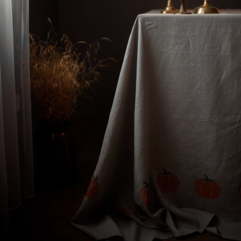 Linen the tablecloth with pumpkins image 2