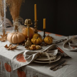 Linen the tablecloth with pumpkins image 3