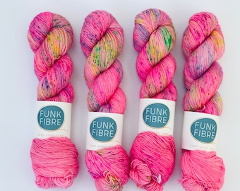 Handgefaerbtes Sockengarn 4-ply Merino/Nylon 75/25 "Pinkfetti"